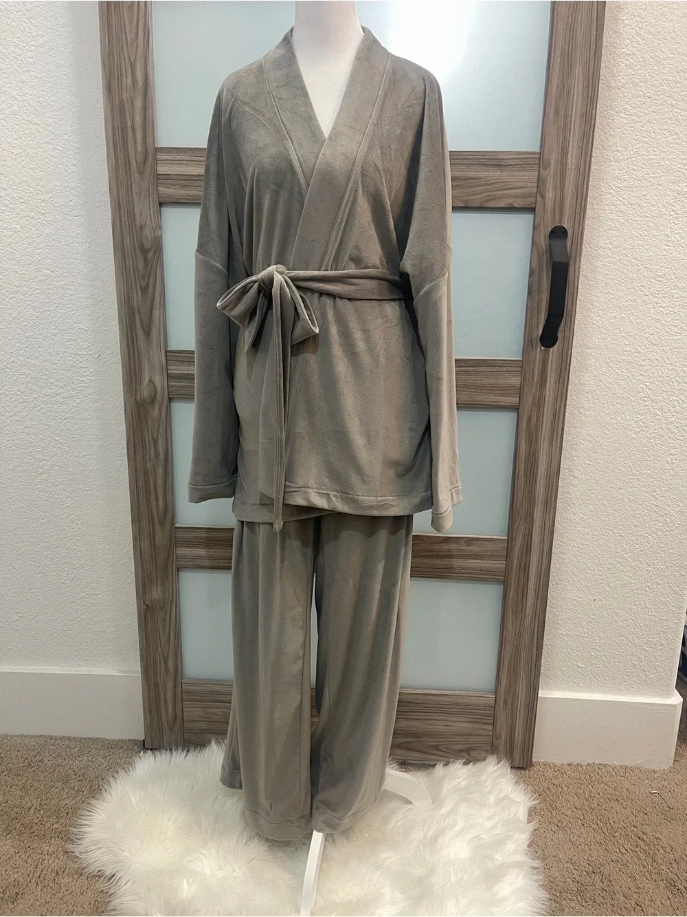 NWT SKIMS Women's Velour Wrap Lounge Set